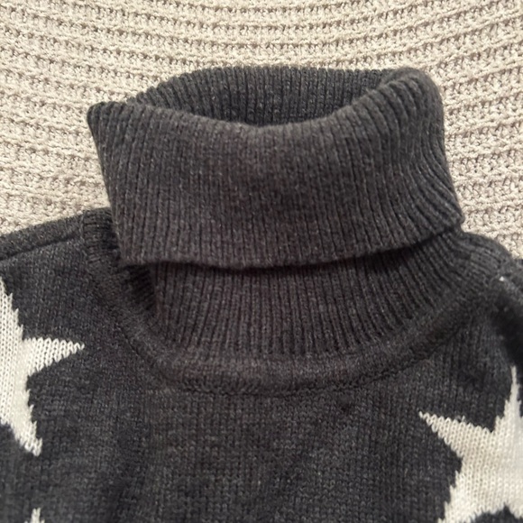 Grey and White Star Sweater Size Medium - Picture 3 of 4